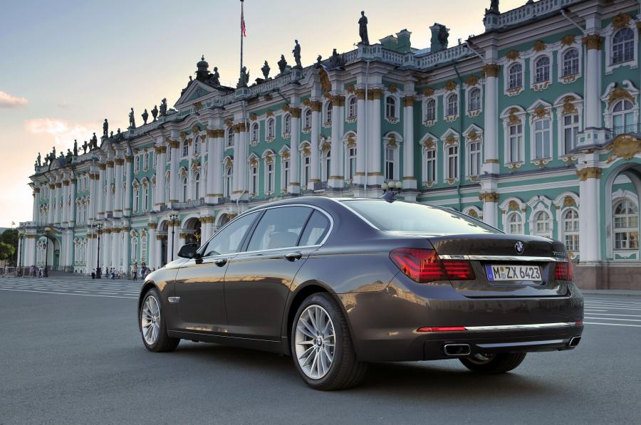  BMW 750iL 2013 года  (фото 79 из 96)